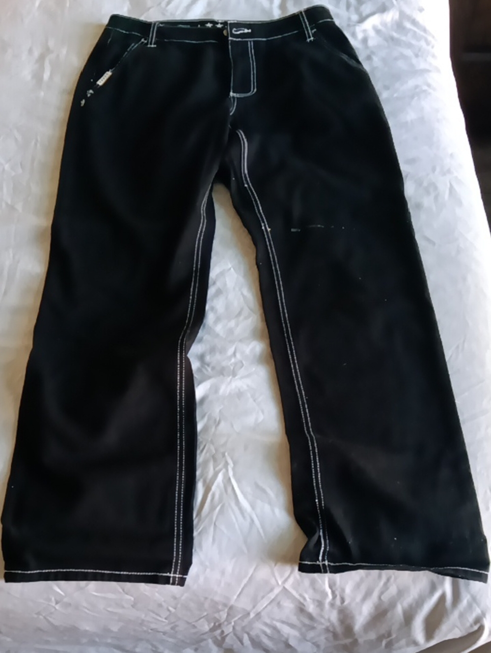 Black Wide-Leg Jeans with Contrast Stitching